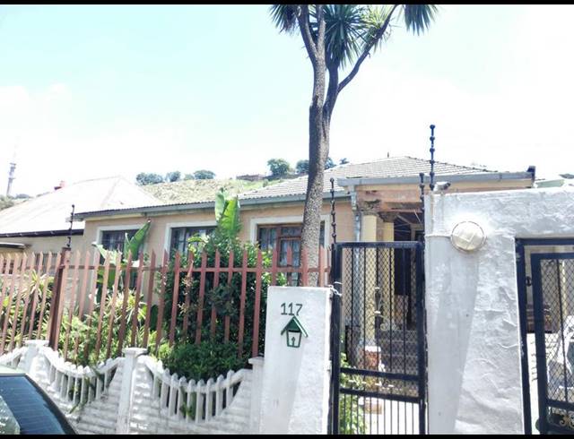 8 BEDROOM HOUSE FOR SALE IN BEZUIDENHOUT VALLEY